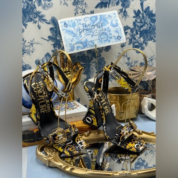 🆕 VERSACE JEANS COUTURE 🧿 NWOB Logo Couture Kirsten Heeled Sandals, Black Sz 7 - Picture 2 of 16